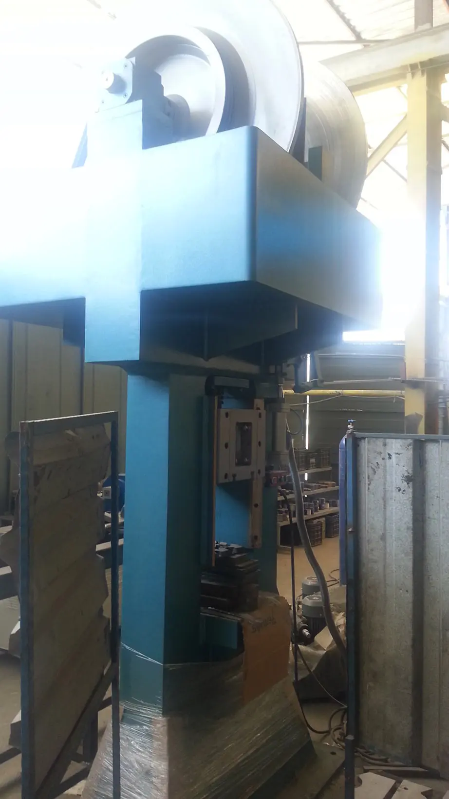 img/urunler/fr/forging screw press machine.webp